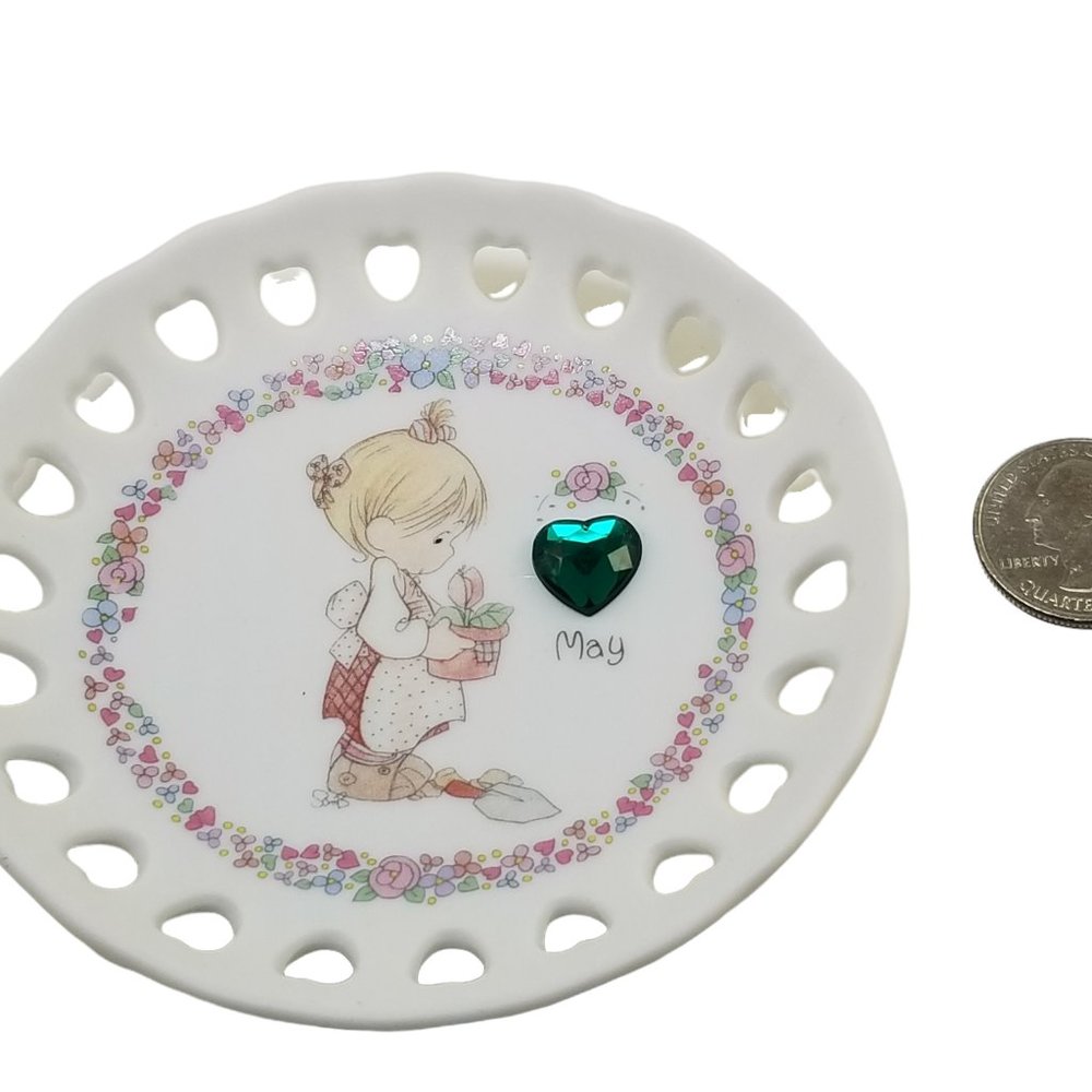 May Birthstone Mini Plate w/ Reticulated Hearts & Faux Emerald Gemstone - Picture 4 of 5